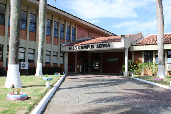 Imagem da portaria do Ifes Campus Serra